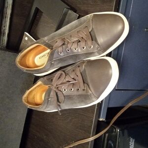 Men's wash and clean Kenneth Cole Size 9 1/2  casual walking shoes